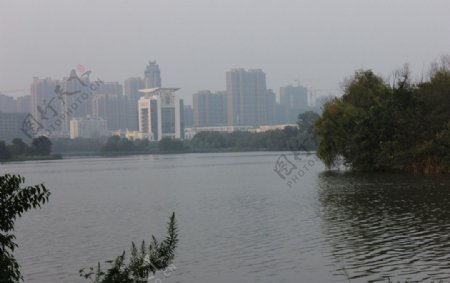 江汉大学三角湖图片