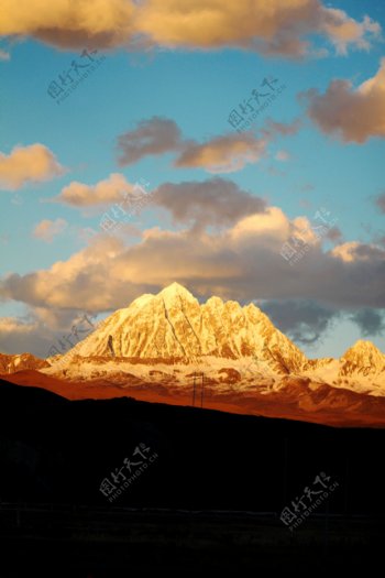 塔公亚拉雪山图片