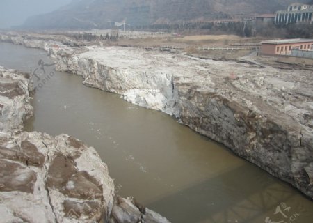 冬季的黄河壶口瀑布图片