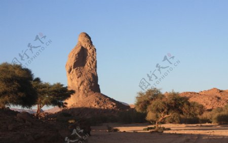沙漠石柱图片