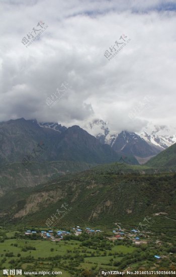西藏山峰图片