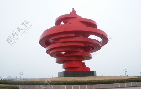 青岛五月的风雕塑图片