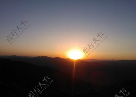 红土高原的落日图片