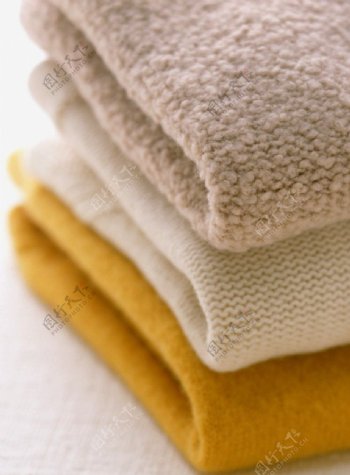 毛巾毛毯叠好的毛巾图片