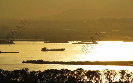 夕阳长江航运图片