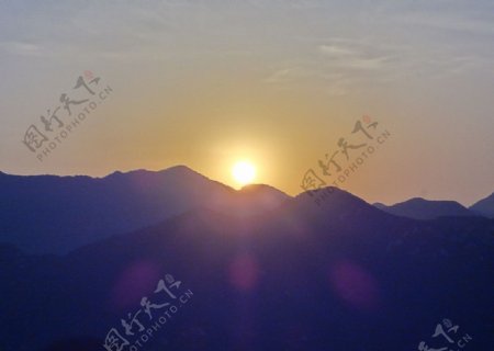 日出山峰图片