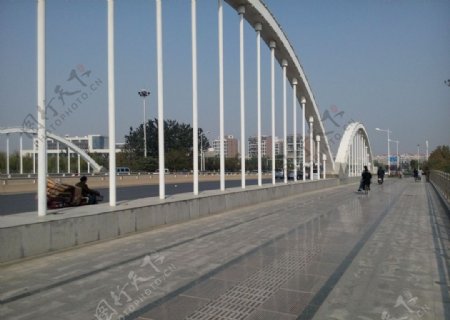 桥上的风景图片
