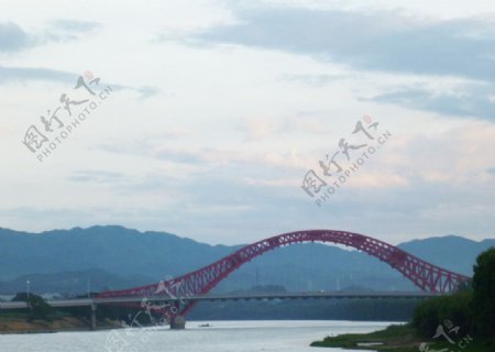 气势磅礴大铁桥图片