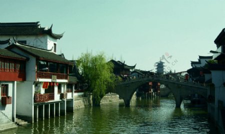 水乡拱桥古屋图片