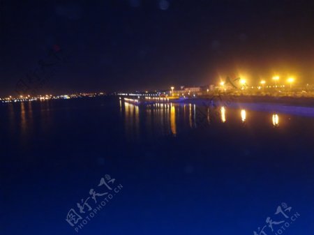 夜幕下的海城图片