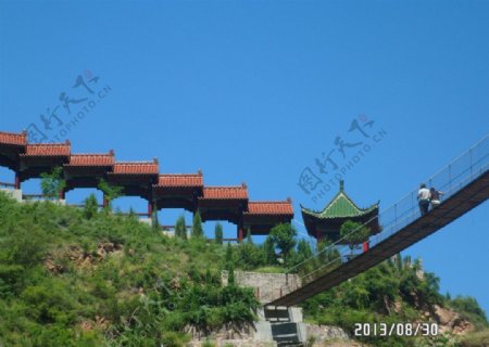 长廊浮桥图片