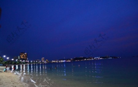 巴特呀海边夜景图片
