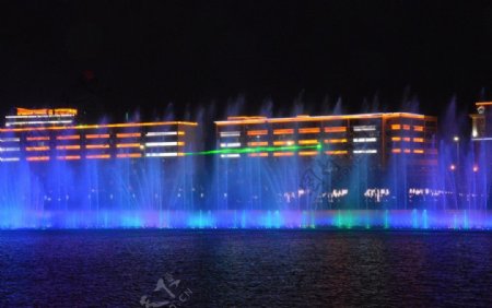 布尔哈通河喷泉图片