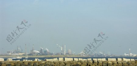 海边工厂风光图片