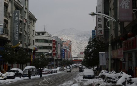 磐安北镇街雪景图图片
