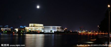 月光下的大剧院图片