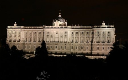 欧洲白色宫殿别墅建筑夜景图片