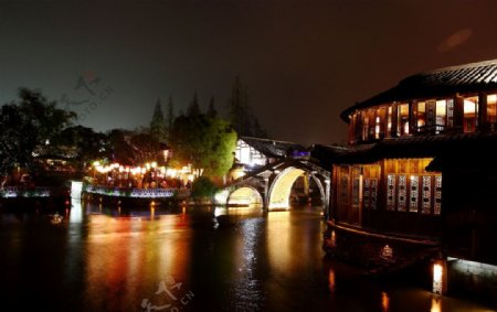 乌镇西栅拱桥夜景图片