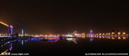 喀什东湖夜景全景图片