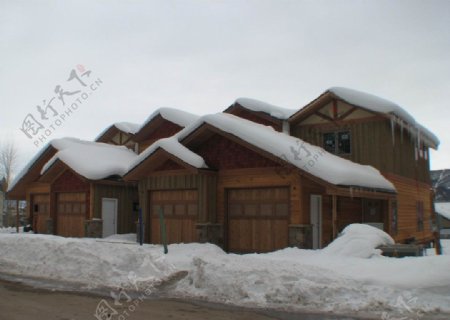 雪中木屋图片