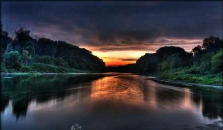 日落时河边风景图片