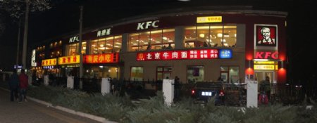 北京语言大学东门外小吃街夜景图片