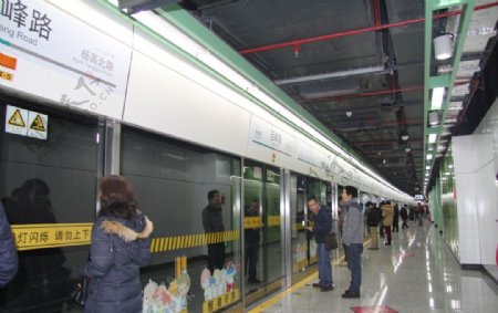 上海地铁12号线图片