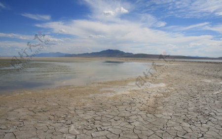 干涸的湖泊图片