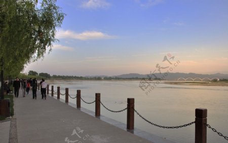 汉江河畔图片