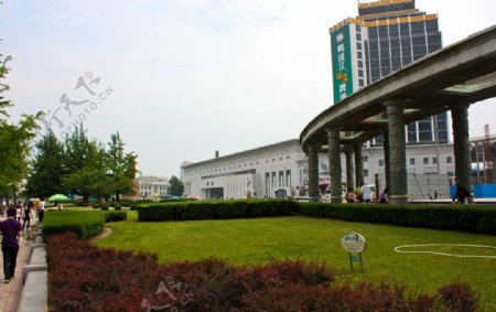 丹东火车站广场图片