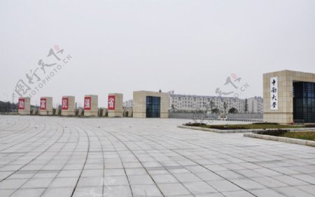 中南大学新校门图片