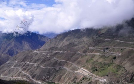 西藏风光之崎岖山路图片