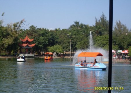 北海长青公园湖景图片
