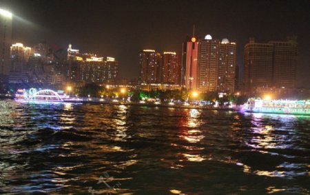 城市江边夜景图片