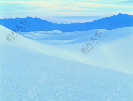 雪地山脉摄影图图片