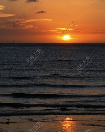 海邊的日出图片