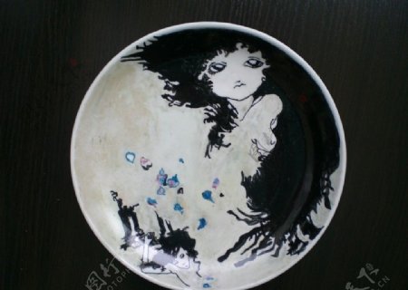 陶艺釉上彩作品卡通黑白女孩图片