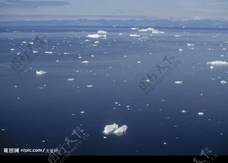 结冰的海面图片