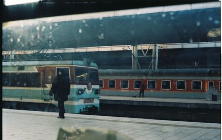 火车入站图片