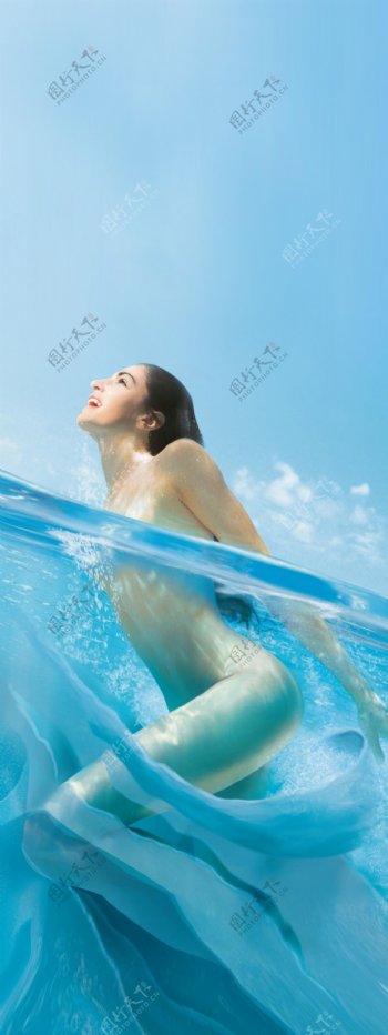 美女游泳大图图片