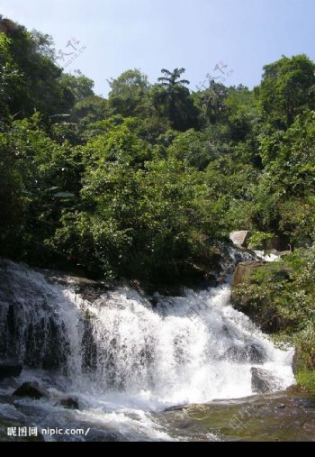 连州镇蒲垌坑山泉瀑布图片