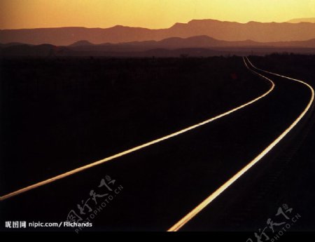 黄昏的公路图片