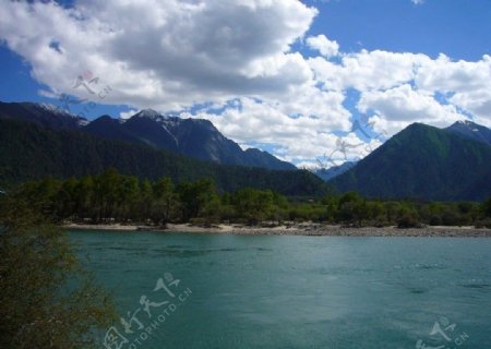 川藏线尼洋河图片
