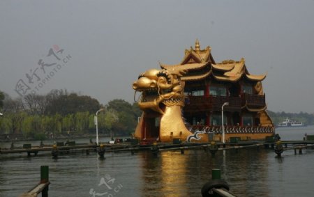 杭州西湖龙舟图片