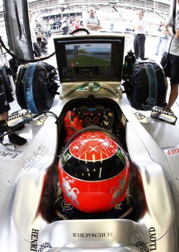 奔驰F1模拟试驾图片