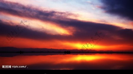 青海风光盐湖夕阳图片
