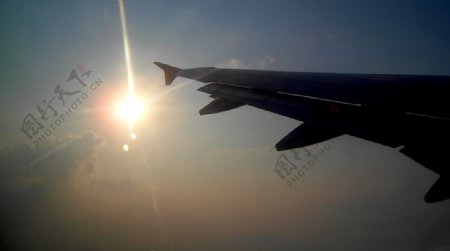 飞机上航拍的太阳图片