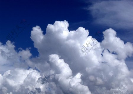 西藏的蓝天白云图片