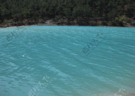 蓝月谷之水图片