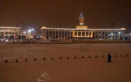 天津站新年迎瑞雪图片